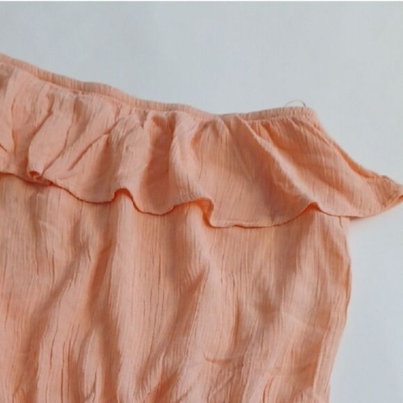 Hippe Rose Ruffled Off-Shoulder Top - Picture 6 of 10